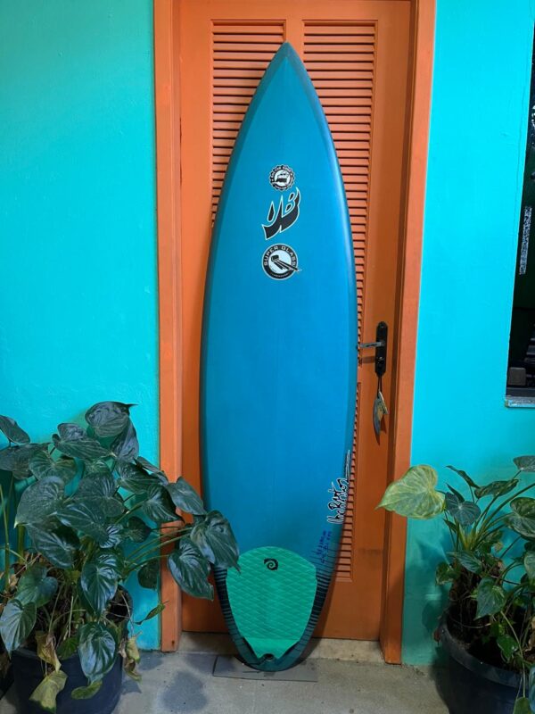 Prancha Surf UB 6'4" Seminova com Deck
