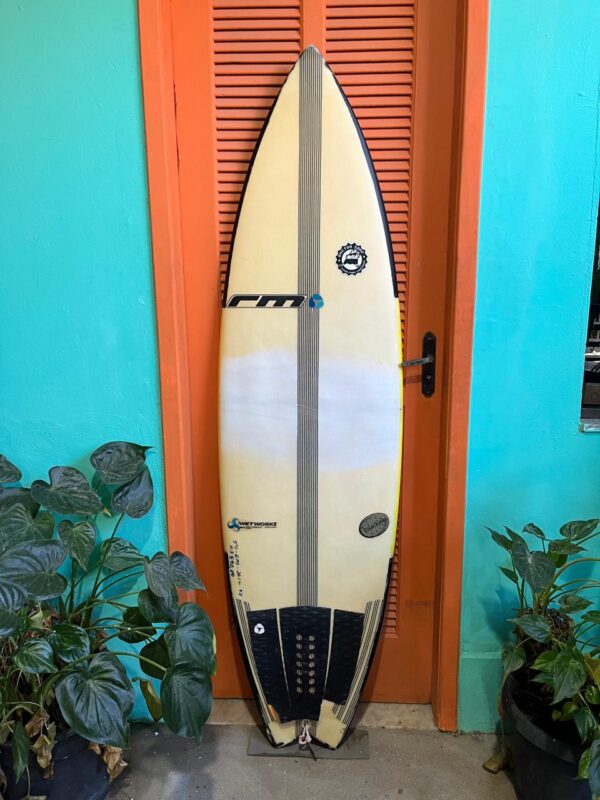 Prancha Surf RM 5''11" Seminova com Deck