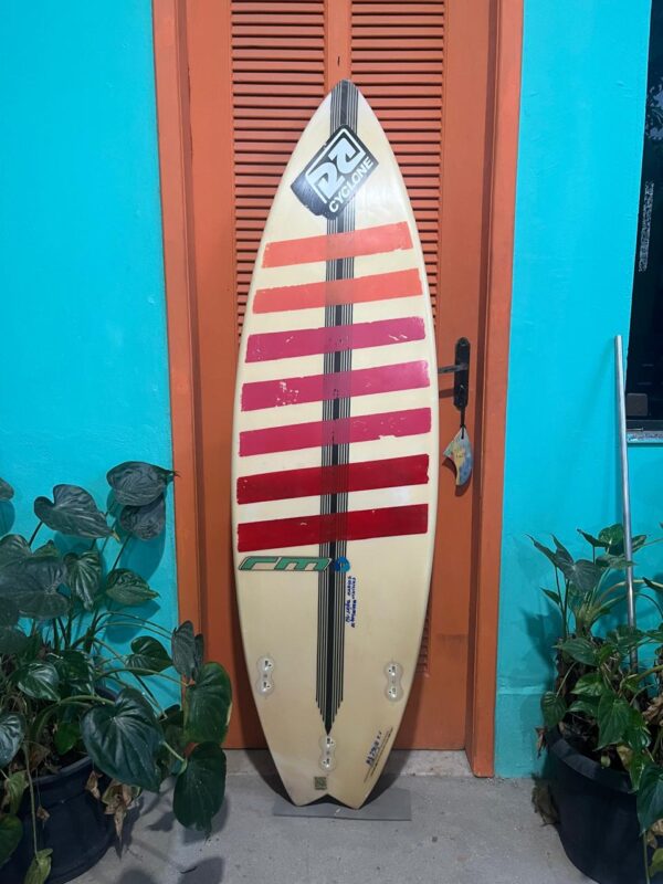 Prancha Surf RM 5'8" Victor Ribas Seminova com Deck
