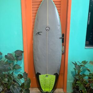 Prancha Surf 5'8" AC Seminova com Deck
