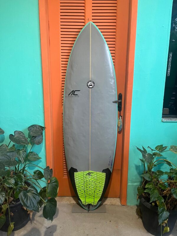 Prancha Surf 5'8" AC Seminova com Deck
