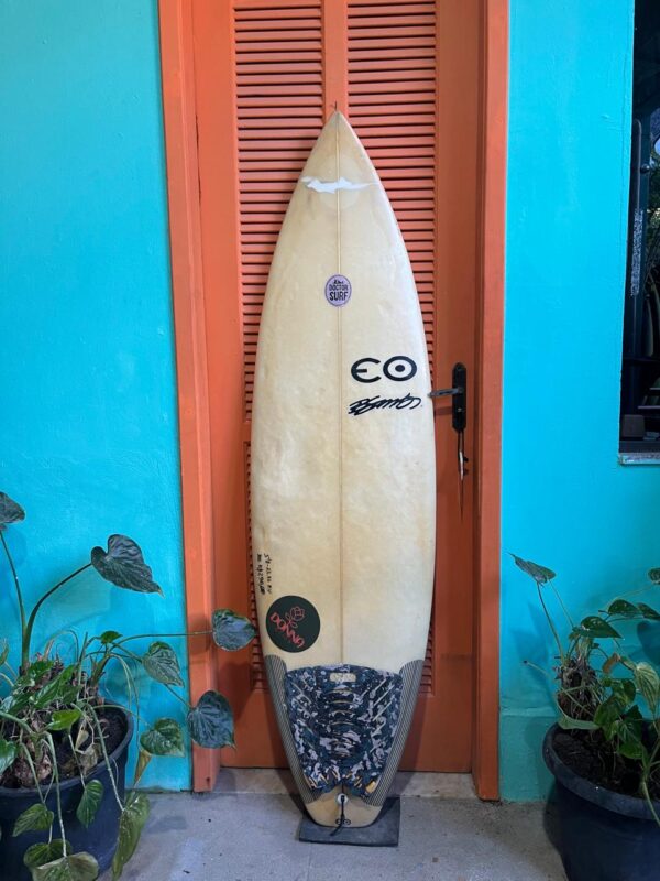 Prancha Surf 5'8" Beto Santos Seminova com Deck e Quilhas