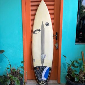 Prancha Surf 5'9" Leo Medeiros Seminova com Deck e Reforço de Carbono