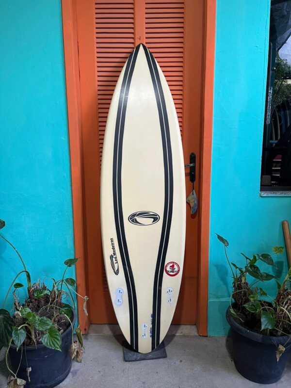 Prancha Surf 5'9" Leo Medeiros Seminova com Deck e Reforço de Carbono