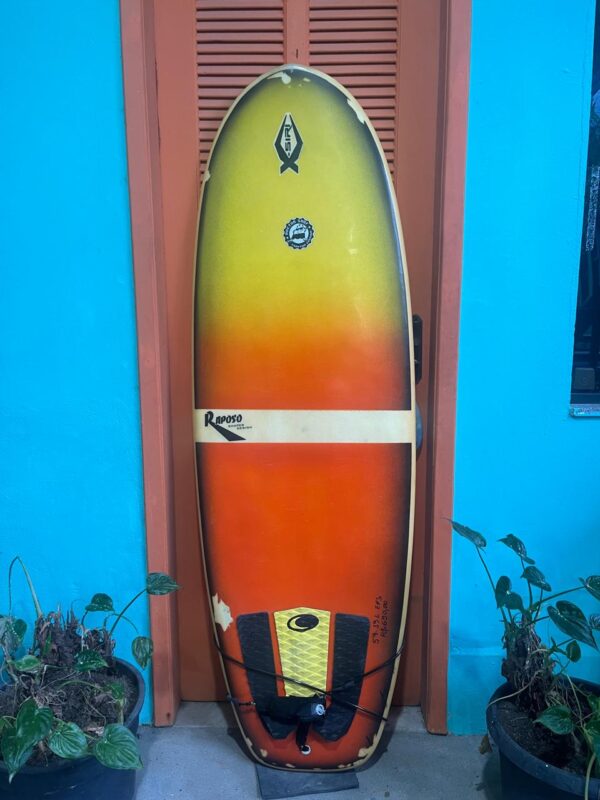 Prancha Surf 5'9" Raposo Seminova com Quilhas, Deck e Leash