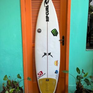 Prancha Surf RM 5'11" Seminova com Deck