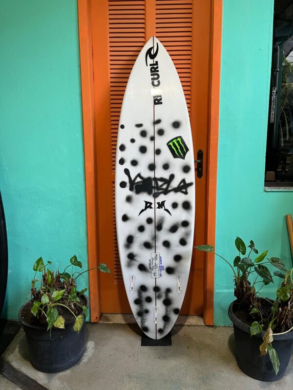 Prancha Surf RM 5'11" Seminova com Deck