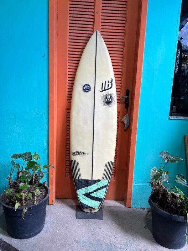 Prancha Surf UB 5'3" Seminova com Deck