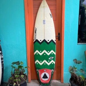 Prancha Surf 5'11" Cesar Luna Seminova com Deck e Quilhas