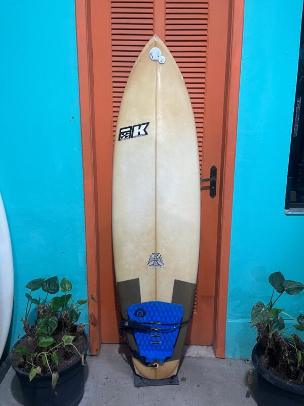 Prancha Surf 5'10" Index Krown Seminova com Deck, Leash e Quilhas