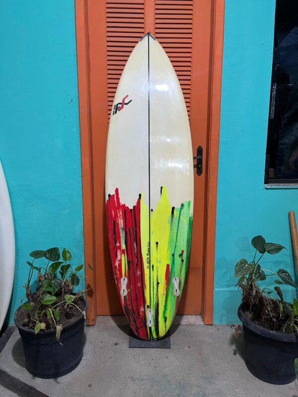 Prancha Surf AXC 5'10" seminova com Deck