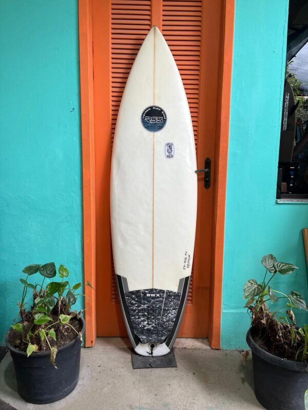 Prancha Surf 5'10" RSS Seminova com Deck