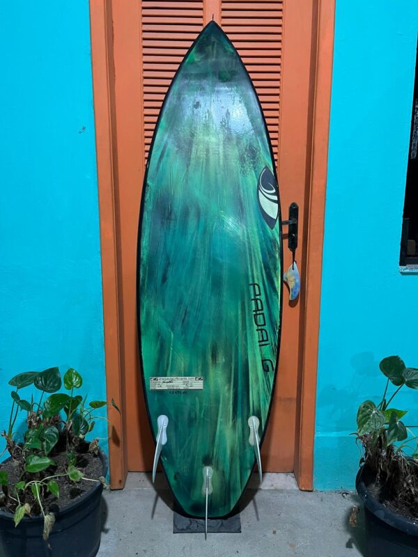 Prancha Surf 5'9" Sharp Eye Seminova com Deck e Quilhas