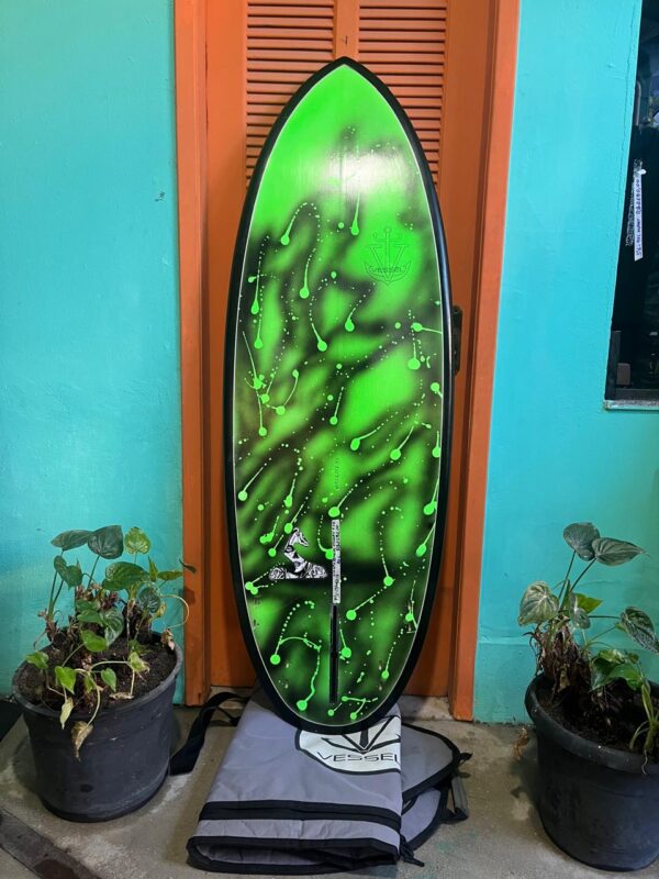 Prancha Surf Vessel 5'6" Seminova Lâmina de Madeira com Deck e Capa