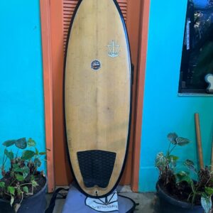 Prancha Surf Vessel 5'6" Seminova Lâmina de Madeira com Deck e Capa
