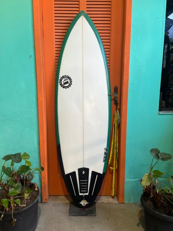 Prancha Surf DW-Turbo 5'8" Seminova com Deck