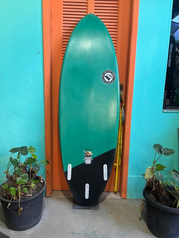 Prancha Surf DW-Turbo 5'8" Seminova com Deck