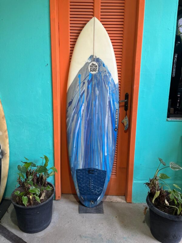 Prancha Surf 5'10" Highskill Seminova com Quilhas e Deck