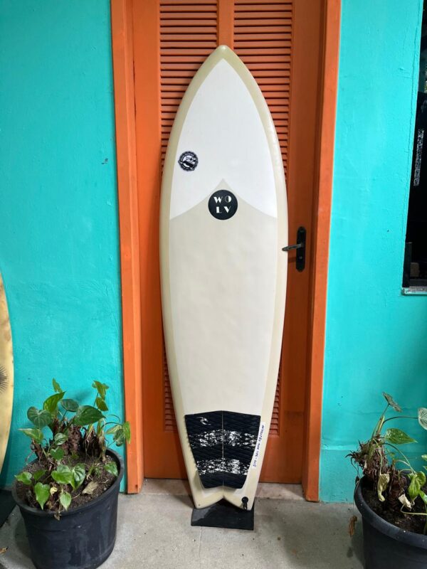 Prancha Surf Fish 5'10" Wolv Seminova com Deck