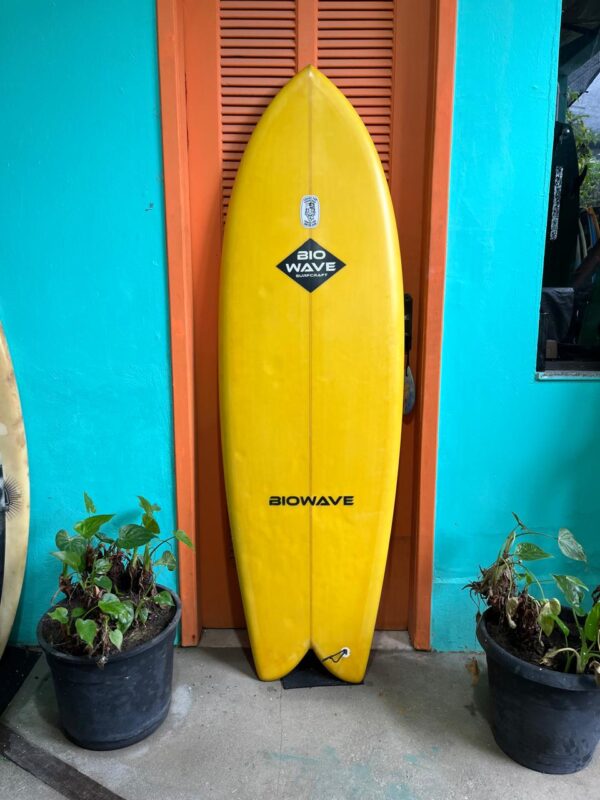 Prancha Surf 5'10" Bio Wave Seminova com Quilhas