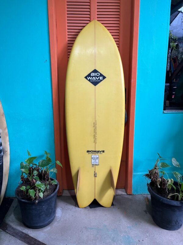 Prancha Surf 5'10" Bio Wave Seminova com Quilhas