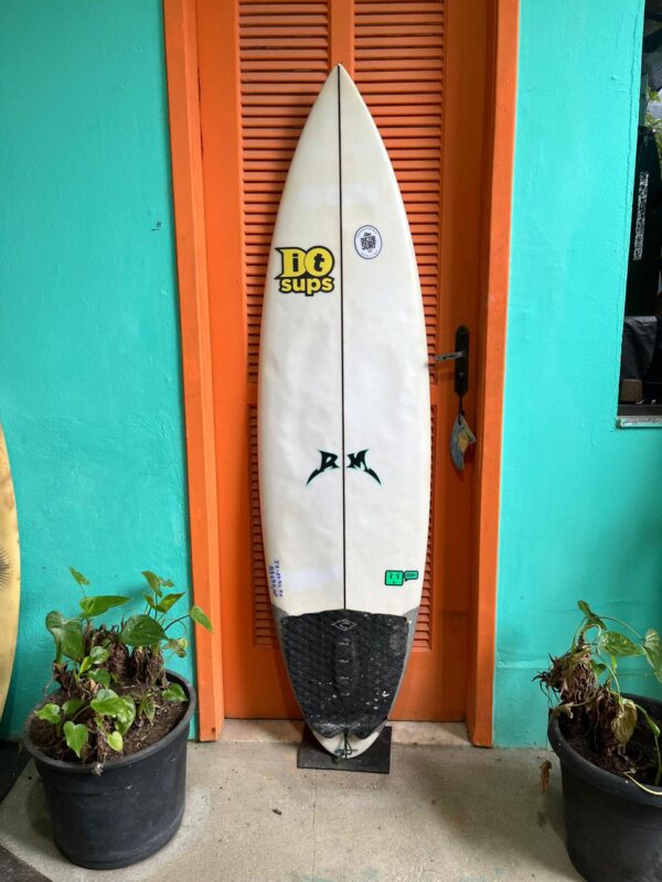 Prancha Surf RM 5'8" Seminova com Deck