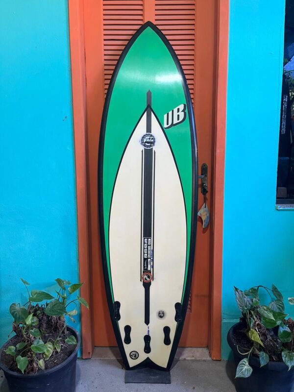Prancha Surf UB 6'2" Fish Evolution Seminova com Deck