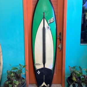 Prancha Surf UB 6'2" Fish Evolution Seminova com Deck
