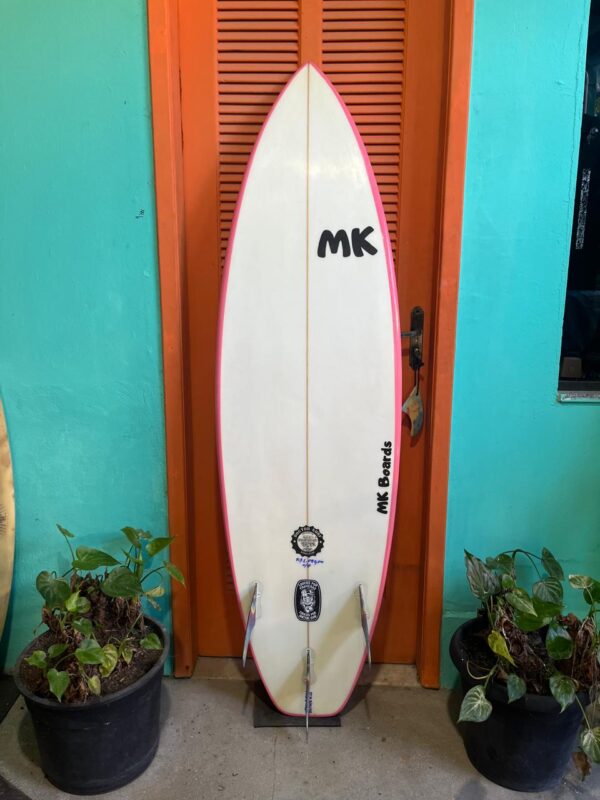 Prancha Surf MK 5'10" Seminova com Deck e Quilhas