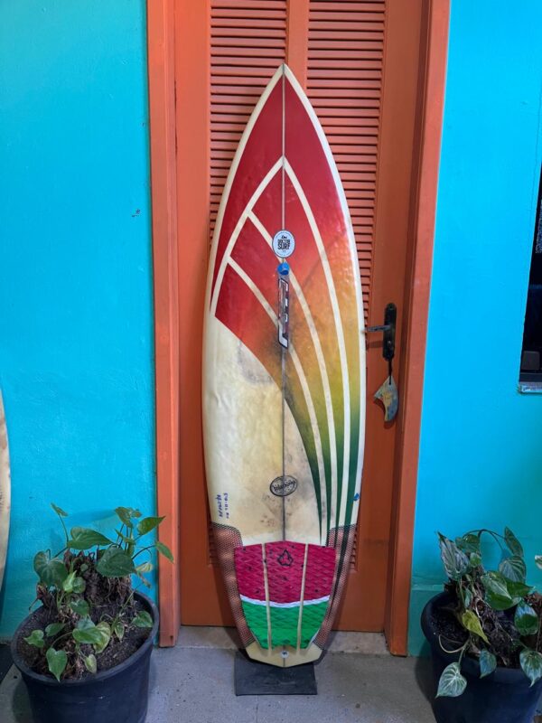 Prancha Surf RM 5'10" Seminova com Deck
