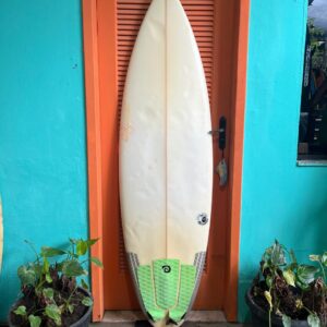 Prancha Surf Hennek 5'10" Seminova com Deck