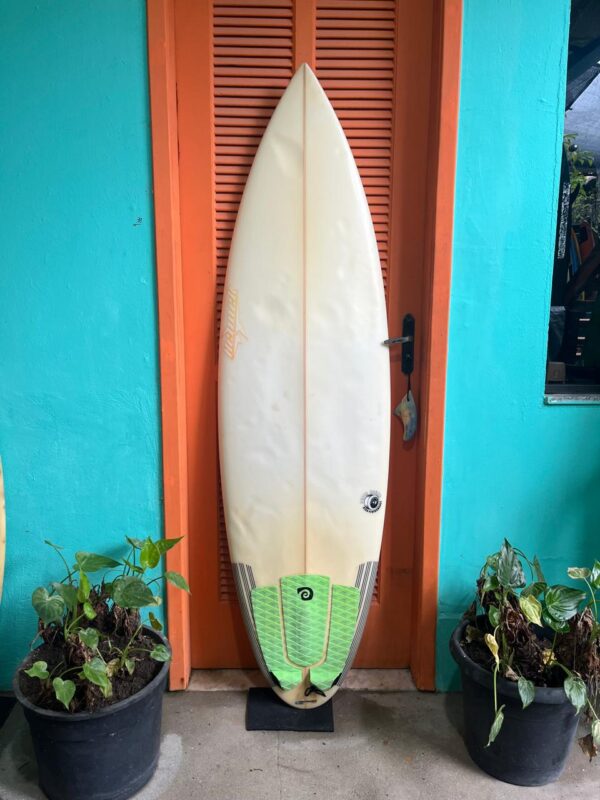 Prancha Surf Hennek 5'10" Seminova com Deck