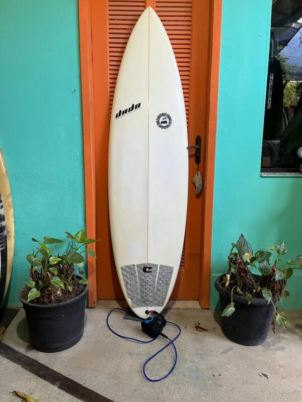 Prancha Surf Dado 6'0" Seminova com Leash e Deck