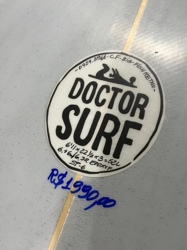 Prancha Surf 6'11" Big Fish Retrô Seminova com Leash e Quilhas
