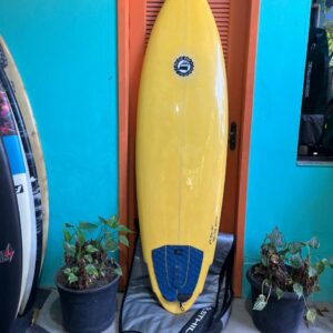 Prancha Surf 6'4" DW-Turbo Seminova com Deck, Quilhas e Capa Térmica