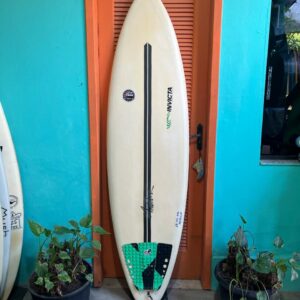 Prancha Surf Invicta 6'6" Seminova com Deck e Quilhas
