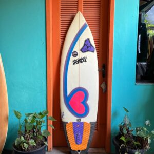 Prancha Surf Ricardo Astral 5'9" Seminova com Deck e Quilhas
