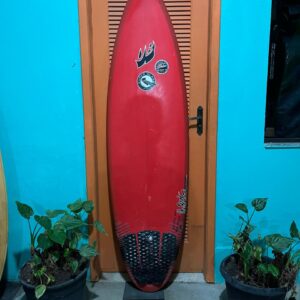Prancha Surf 6'2" Udo Bastos Seminova com Quilhas e Deck