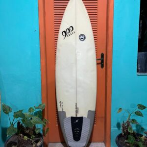 Prancha Surf 5'11" Leandro Santos Seminova com Deck