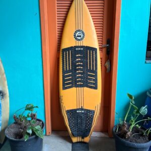 Prancha Kitewave 5'2" Seminova com Deck e Quilhas