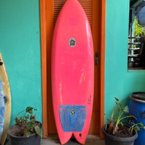 Prancha Surf Fish 5'11" Seminova com Deck e Quilhas