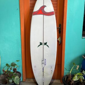 Prancha Surf RM 5'7" Seminova com Deck
