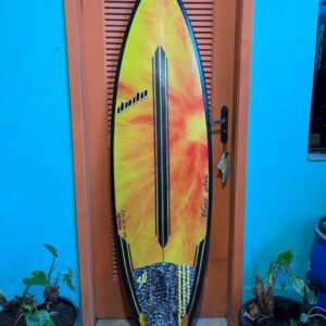 Prancha Surf Dado 5'8" Seminova com Deck e Quilhas