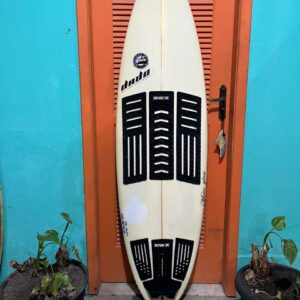 Prancha Surf Dado 5'8" Seminova com Deck e Quilhas