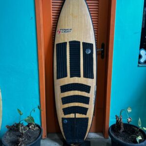 Prancha Kite Powerlight 5'8" com Deck Seminova