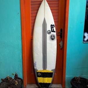 Prancha Surf FB 5'4" Seminova com Deck e Reforço de Carbono