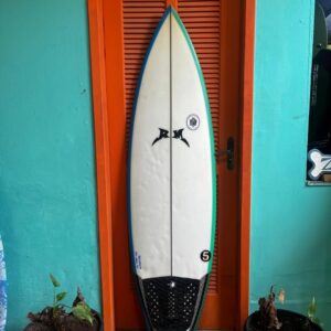 Prancha Surf RM 5'10" Seminova com Deck e Quilhas