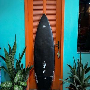 Prancha Surf UB 5'7" Carbono Seminova com Deck