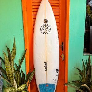 Prancha Surf Surfland 6'4'' Seminova c/ Quilhas