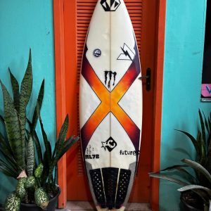 Prancha Surf 5'9'' Pranchinha Seminova c/deck e capa térmica